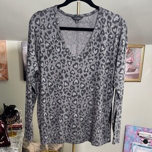 EUC Gray Leopard Print V-Neck Lightweight Sweater V-neck Size S